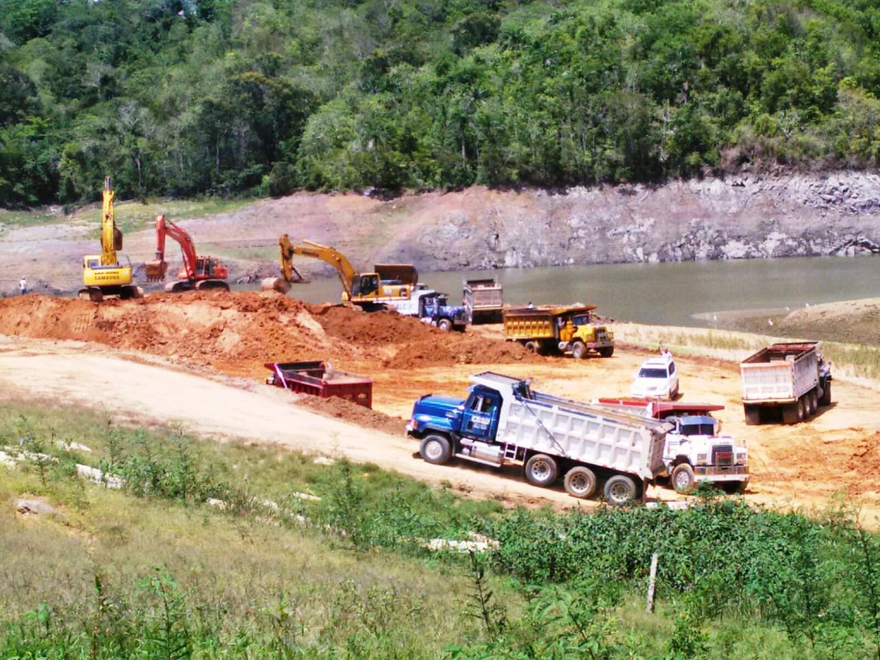 Destacan rápido avance en trabajos de dragado del embalse La Plata