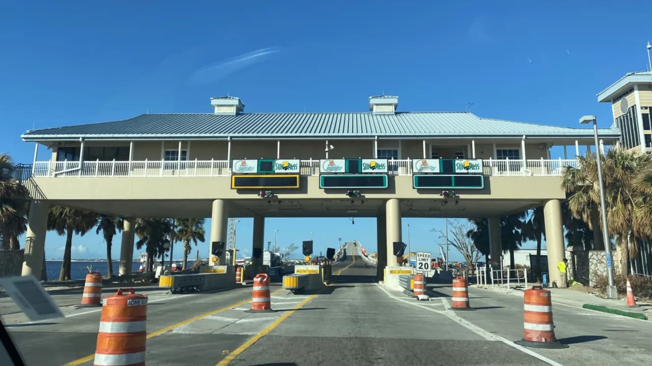 DeSantis propone eliminar peajes a residentes de Florida y cobrar solo a turistas
