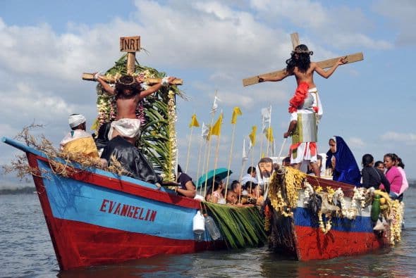 Y aunque no lo creas, en el mundo también existe una crucifixión acuática.