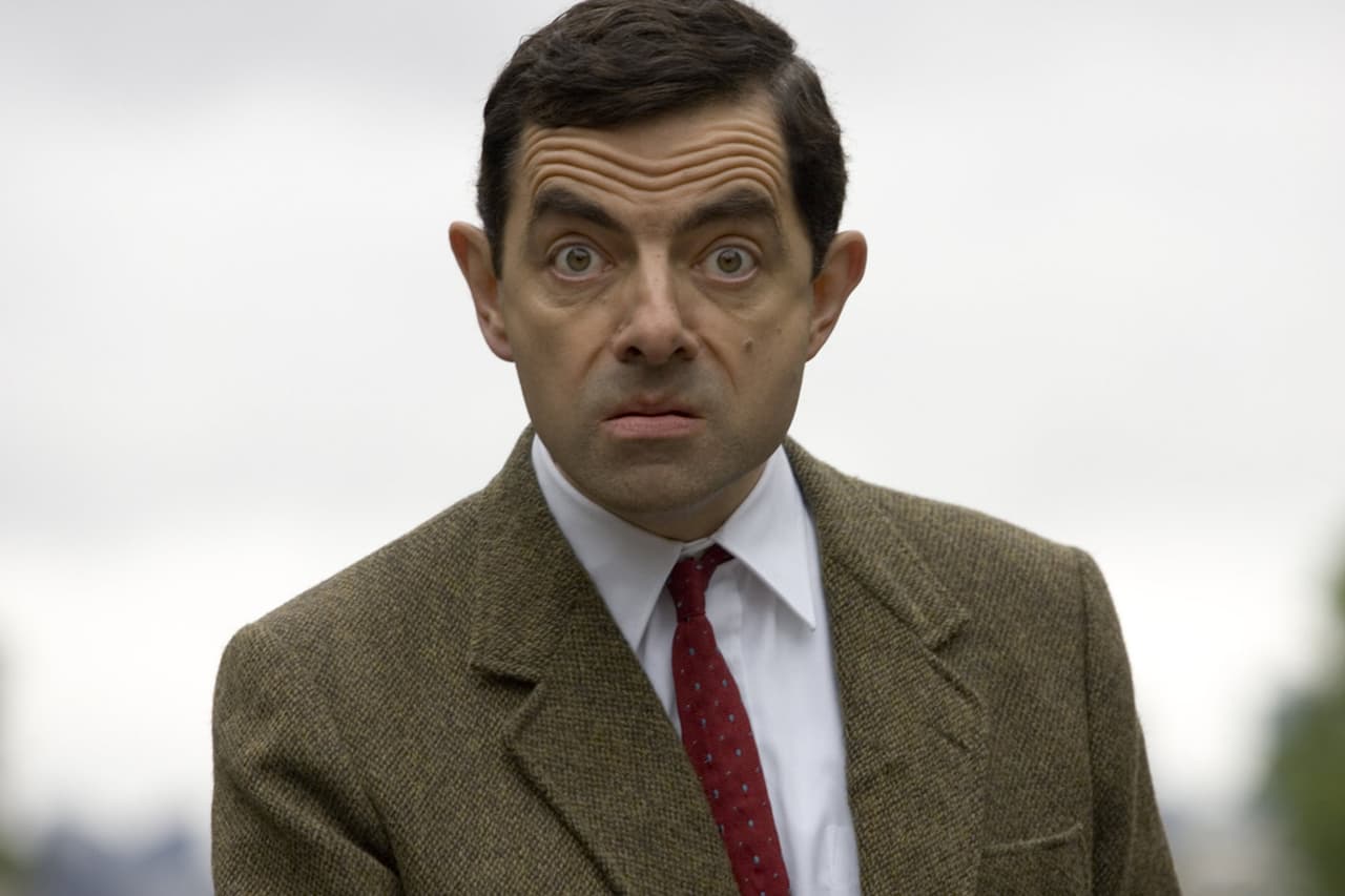 Mr. Bean: Trastorno del Espectro Autista. En todos sus formatos (serie de televisión, animada, cine) el comportamiento de Bean siempre ha sido, al menos, curioso. De poco hablar, gestos exagerados y con gran apego a un oso de peluche, el personaje creado por Rowan Atkinson también ha sido tema de discusión en Reddit: “Estoy bastante seguro de que Mr. Bean tiene alguna forma de autismo de alto funcionamiento”, concluye un usuario.