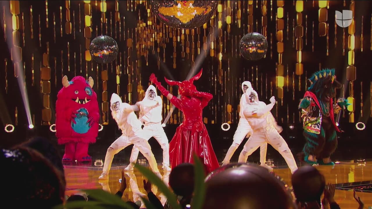 Como cada domingo, Omar Chaparro dio banderazo al show y los cinco finalistas se subieron a la tarima para interpretar un número más juntos. Con el movido tema'Don't stop the party' levantaron a todos de sus asientos y, ya con el ánimo arriba, comenzó la gran final.