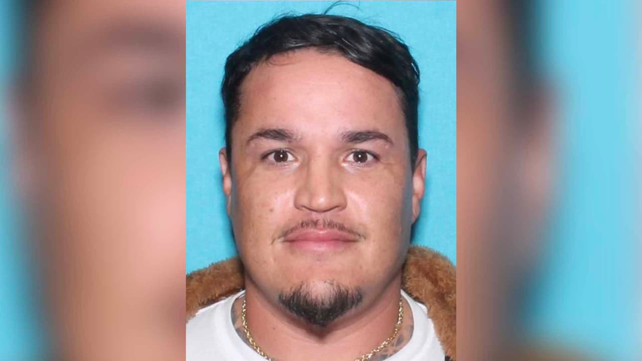 Juan Trevino está siendo buscado por la policía del condado Bexar.