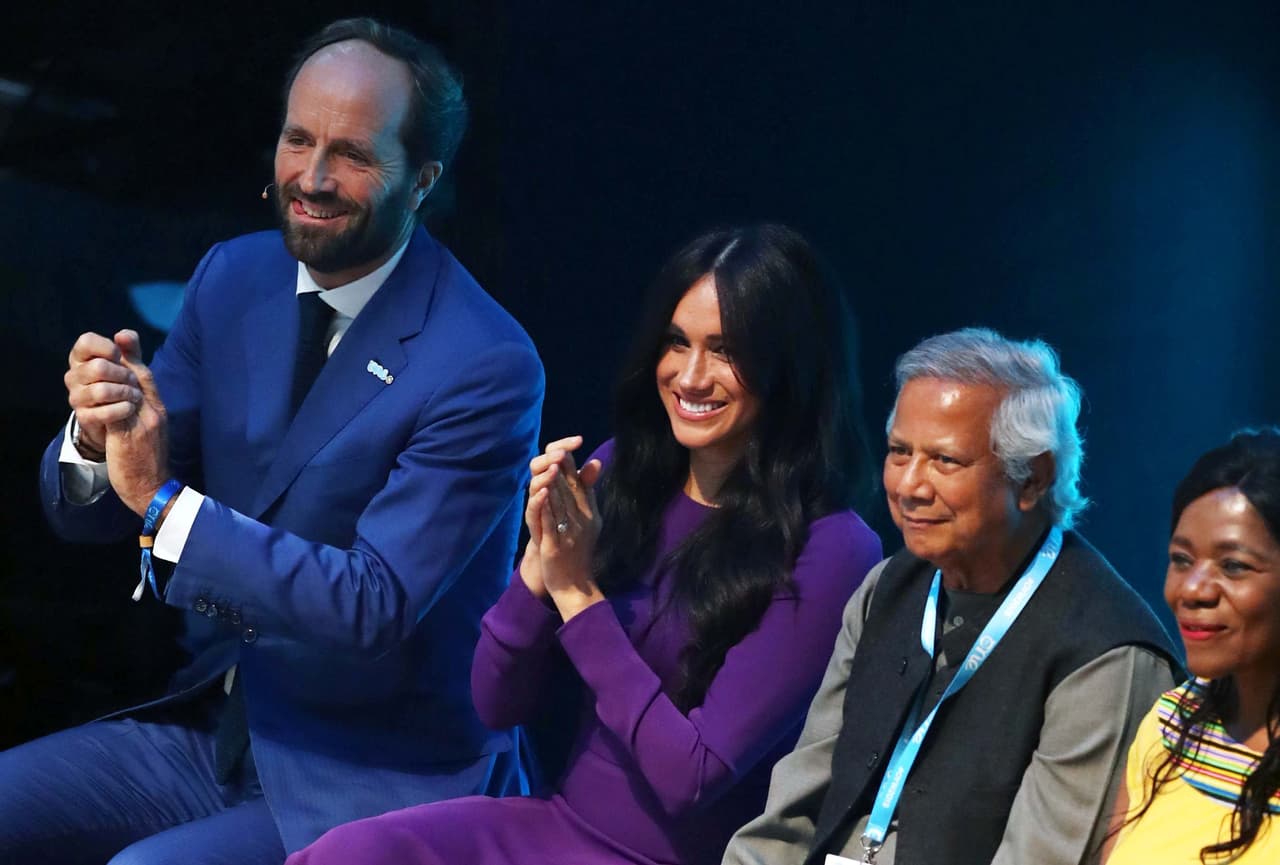 Otro gesto que mostró lo que piensa Meghan Markle sobre el protocolo real, fue cuando estuvo presente en la cumbre One Young World, dos días después que se estrenó el documental donde confesó las dificultades con las que ha tenido que lidiar como parte de la familia real.