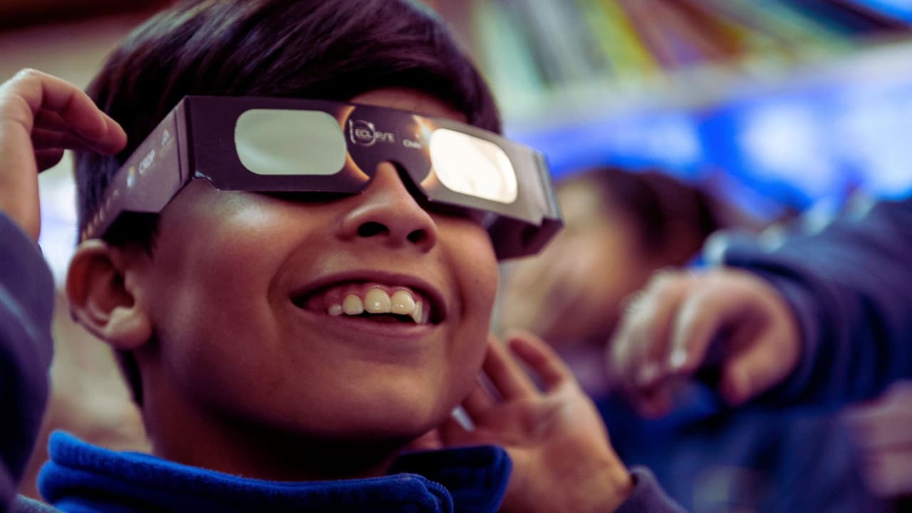 Arlington celebra el Eclipse Total Solar del 2024 con un evento gratuito con comida y música en vivo