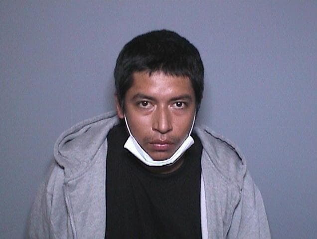 <b>Luis Joel Ramirez</b> - 27 años
<br>
<b>Última dirección conocida</b>: Costa Mesa 
<br>
<b>Historial criminal</b>: agresión sexual, asalto con un arma mortal, resistencia a un oficial de paz, robo y posesión de un bastón con plomo, considerada un arma mortal.
<br>
<b>Cuatro violaciones de libertad condicional desde 2019</b>. 
<br>Liberado el 4/7/2020 después de cumplir 20 días de crédito en una violación de libertad condicional por cortar su GPS a pesar de que la sentencia mínima de 180 días. 
<br>Liberado el 4/24/2020 después de cumplir 16 días de crédito en una violación de libertad condicional por no presentarse a la libertad condicional.