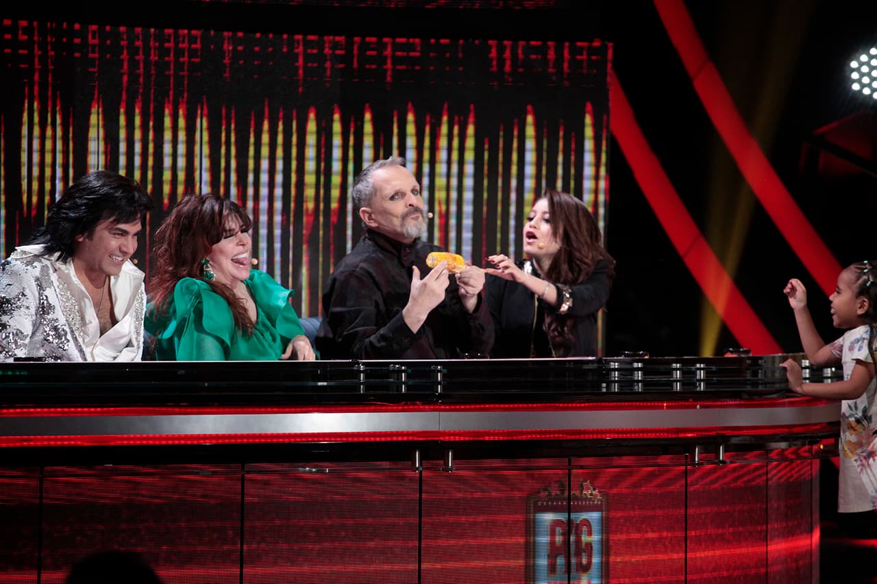 Pero hizo una expresión en su rostro con la que quería que creyéramos que lo había mordido y había estado delicioso. Karol no lo podía creer.