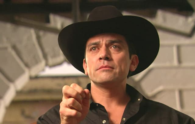 Pero los años cayeron a Jorge Salinas para hacerlo más interesante.