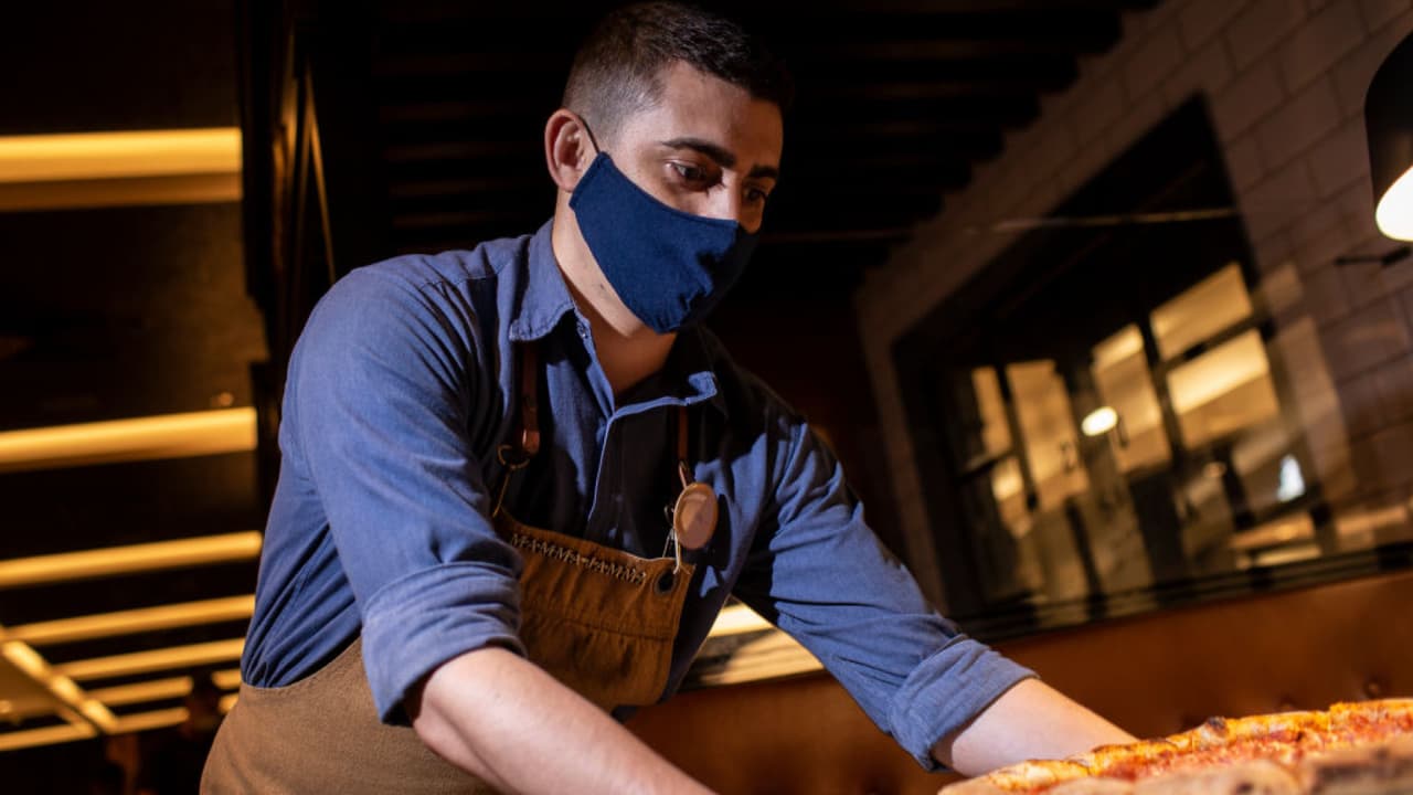 Empleados de restaurantes de comida rápida en California se preparan para una jornada de protestas