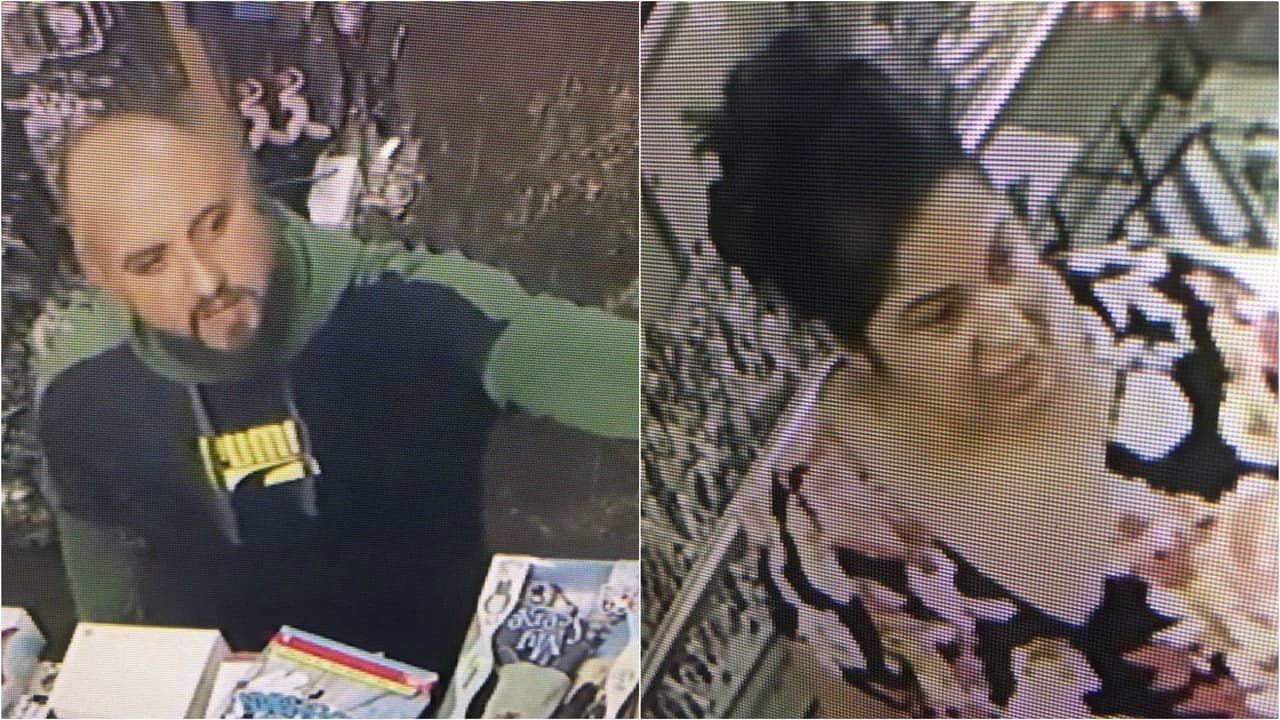 En el video de vigilancia se puede ver lo que parecen ser los padres del menor coordinando el robo del juguete y ayudándolo a salir de la tienda con la caja en las manos.