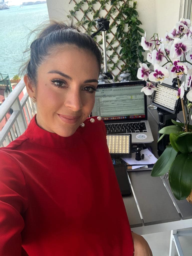 Las presentadoras del show matutino no solo han puesto a prueba sus habilidades en el arreglo personal, sino también sus conocimientos en iluminación y manejo de cámaras.