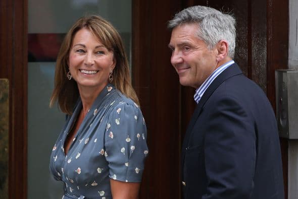 Un amigo de la duquesa reveló a Vanity Fair la manera en que celebraría el día sin la presencia de sus padres Carole y Michael Middleton.
<br>