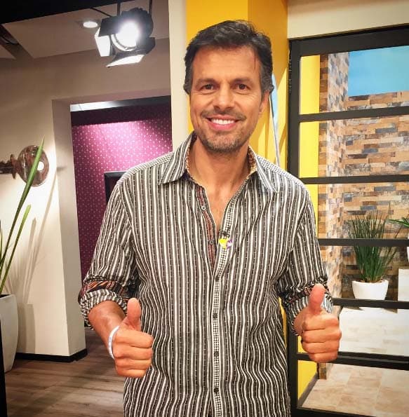 En Hoy recibimos con los brazos abiertos al galán de telenovelas Agustín Arana. El mexicano además de ser un gran actor, también es cantante.