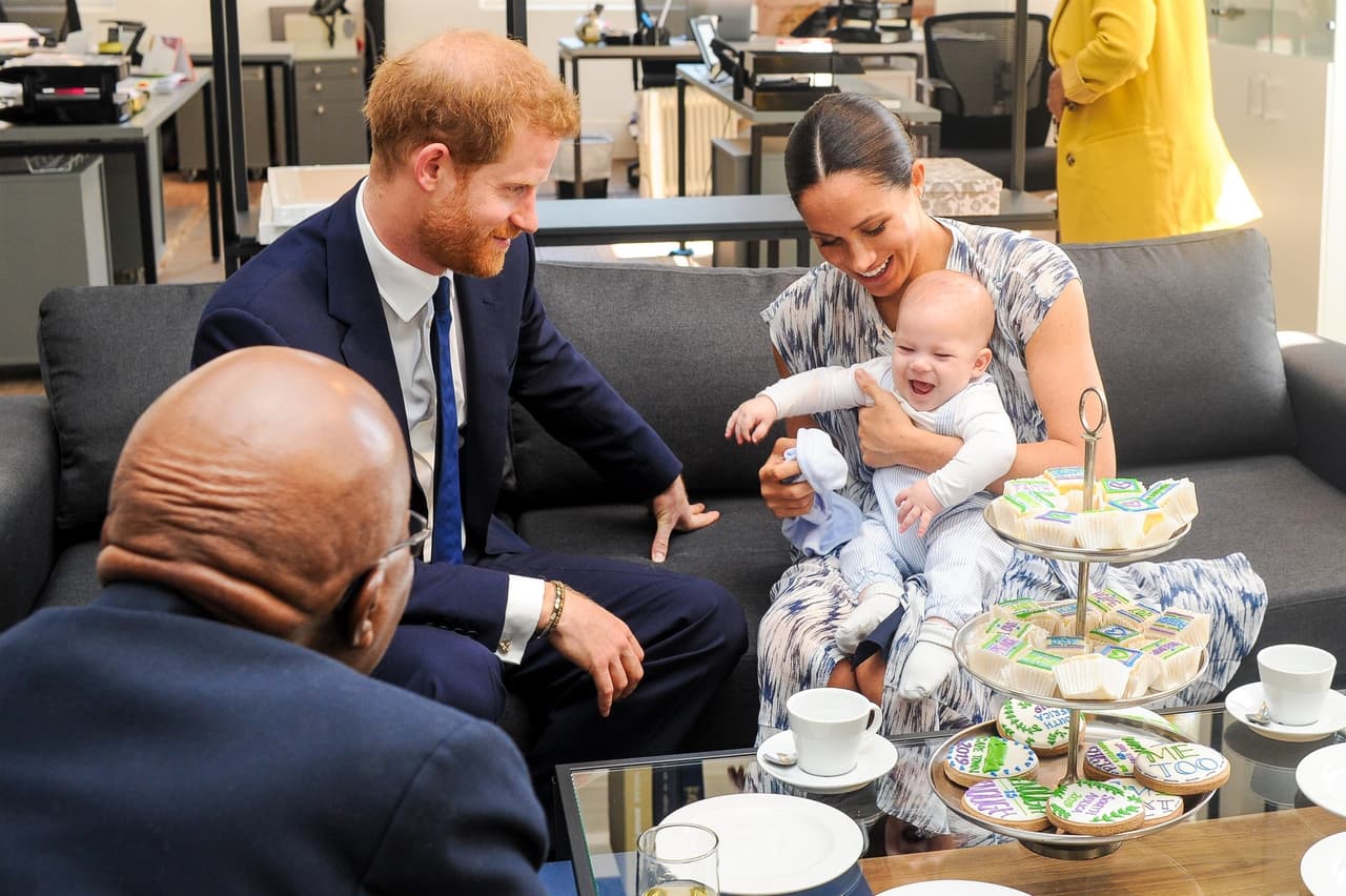 De acuerdo a una reseña de 
<b><a href="https://people.com/royals/meghan-markle-just-revealed-her-adorable-nickname-for-archie-and-jokes-he-likes-to-flirt/" target="_blank">People</a></b>, que también reportó sobre el apodo, Thandeka Tutu-Gxashe, hija del arzobispo, provocó otro momento simpático con el niño.