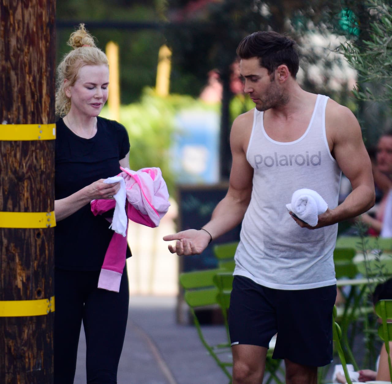 Arruguitas y manchitas las obligan a usar ‘make up’ en ocasiones especiales.