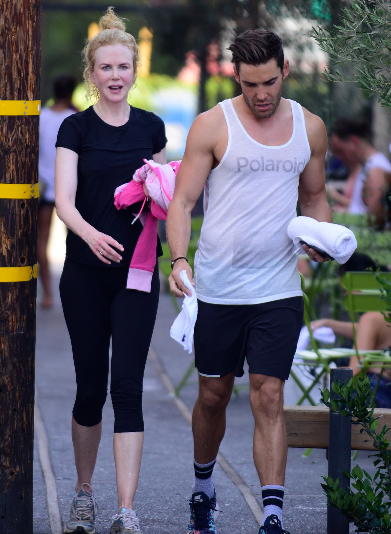 No entendemos por qué a veces la actriz se esconde bajo capas y capas de maquillaje