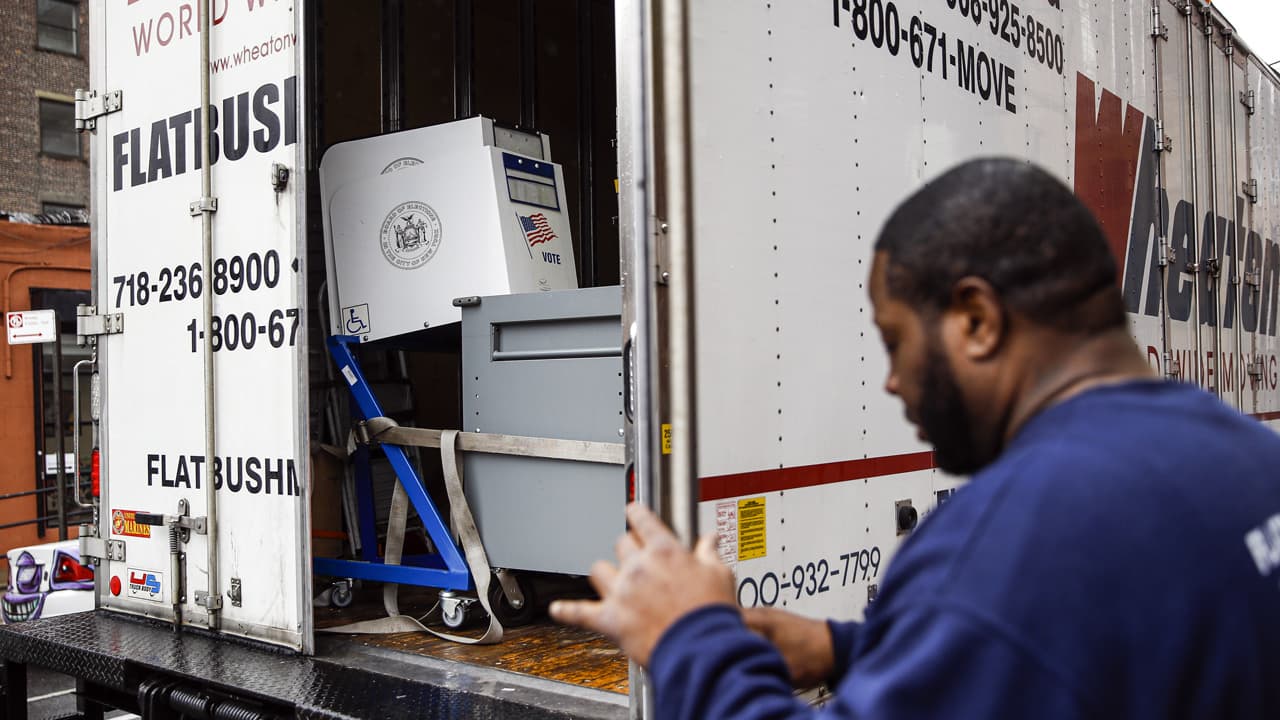 Servicios de mudanza aumentan tarifas por el precio de la gasolina