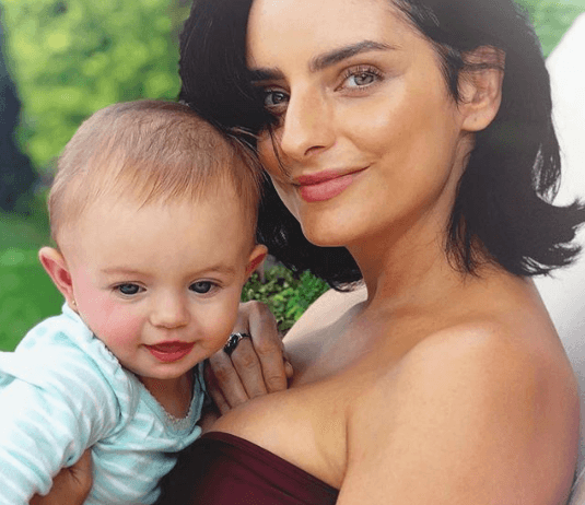 Aislinn Derbez y Kailani