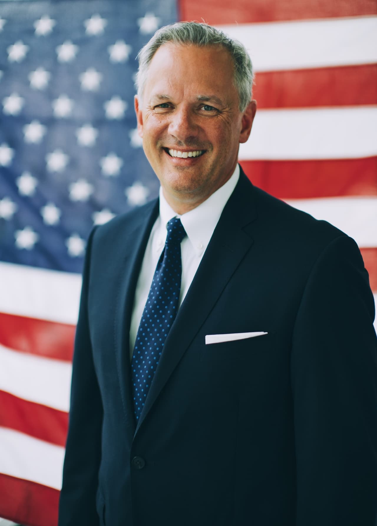 Cooper se enfrentará contra el actual vicegobernador del estado, Dan Forest, luego que ganara la nominación republicana para la gobernación de Carolina del Norte con el 88.97% de los votos.