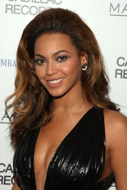 Eso sí, posó muy cómoda para la lente y sonrió como si nada durante la alfombra del lanzamiento de Cadillac Records.