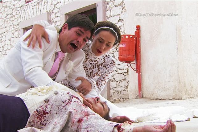 Diego no soportó tanto dolor y Abigail se acercó para darle todo su calor.