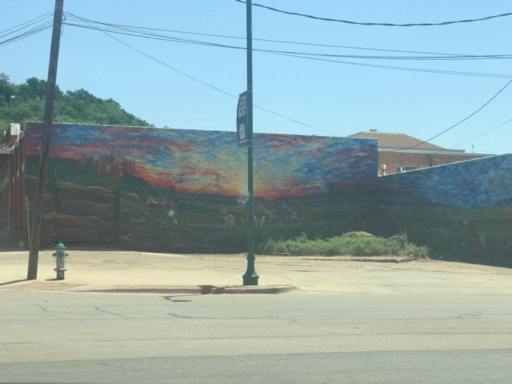 A finales de la década de los 60, Mineral Wells tuvo su declive y el resort terminó cerrando en el año de 1972.
<br>Después de 47 años de abandono, Laird Fairchild & Chad Patton, firma desarrolladora con base en Southlake, Texas, anunció el año pasado la compra del hotel y el inicio de su restauración de 63 millones de dólares.
<br>