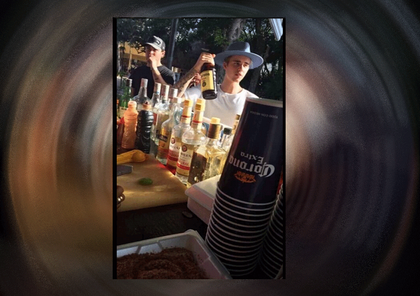 El cantante visitó en compañía de sus amigos la zona arqueológica de Tulum poco después de las 4 pm del jueves 7 de enero, el primer incidente se registró cuando intentó ingresar con una cerveza al lugar.