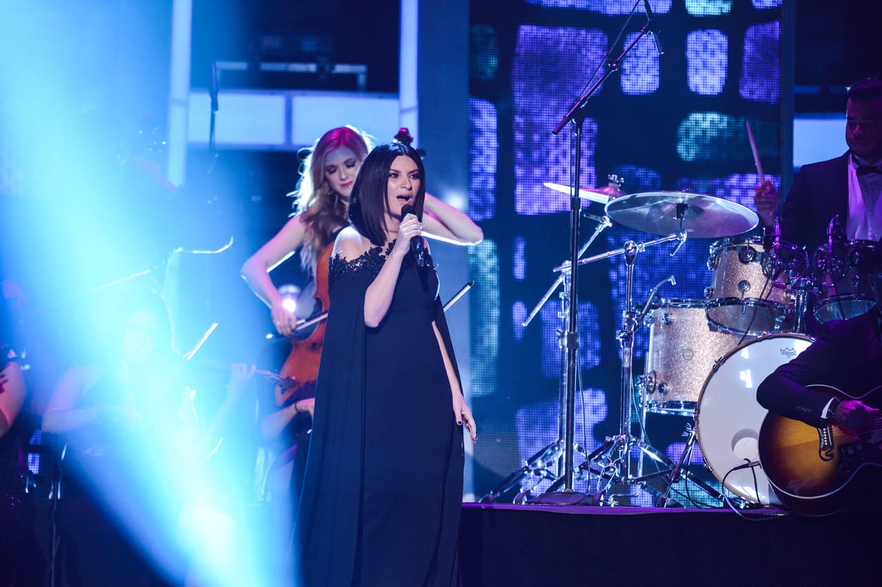 Con todo el sentimiento, Pausini demostró que una vez más pudo conquistar al público con su potente voz.