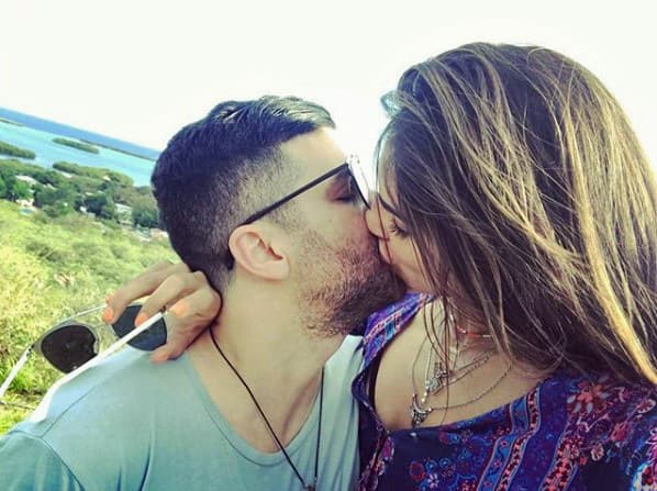 En un principio, Alejandra Espinoza le dijo que ella tenía novio "y estaba muy enamorada. Pero él me aseguró que más adelante me iba a enamorar y me iba a casar con él; que no me enojara que sólo quería decírmelo para sacárselo de su sistema. Yo me enojé y le dije que ya no le iba a hablar”.