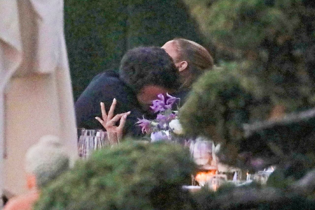 Una fuente cercana a la pareja dijo a Entertaiment Tonight que ellos han hablado sobre el pasado y 
<b>están poniendo de su parte para que esta vez funcione</b>.
<br>