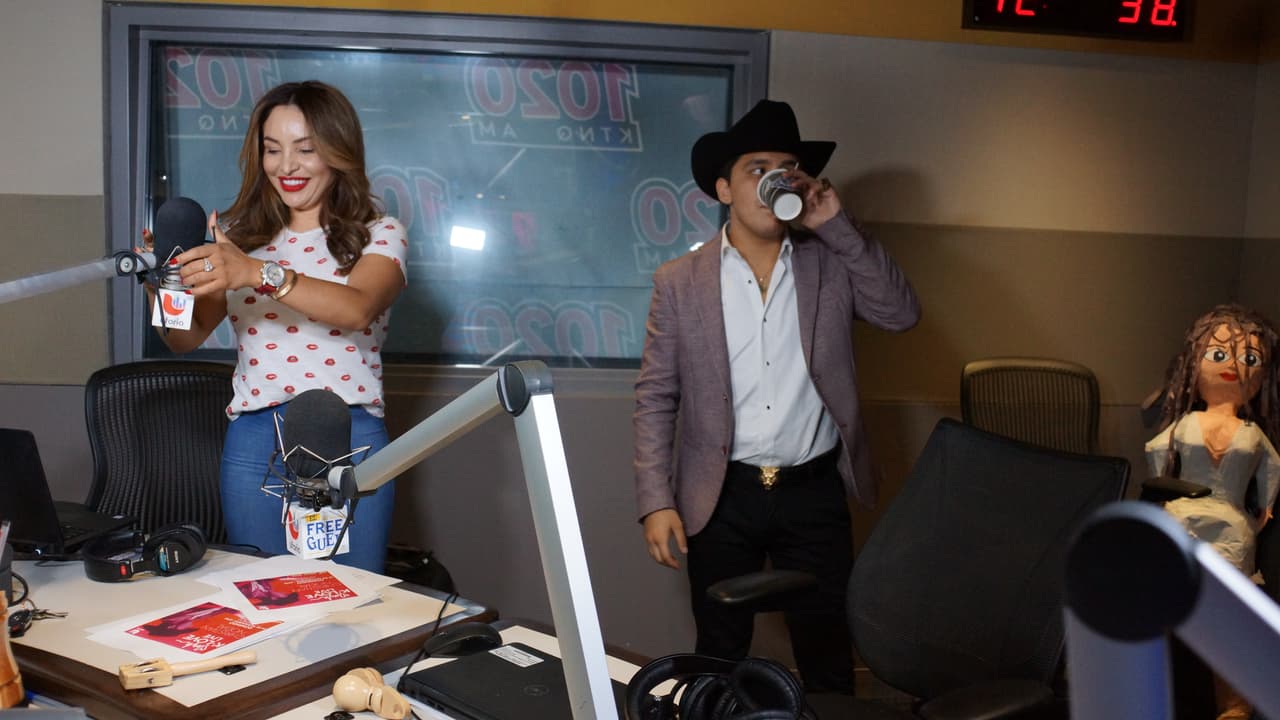 Christian Nodal se metió al Free-guey show y presentó su nuevo disco 'Me Dejé Llevar'.