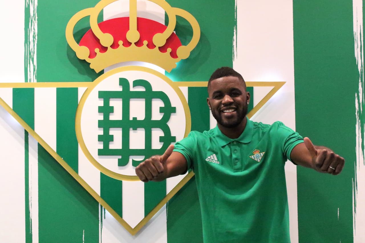 [CONFIRMADO] El 'Tico' Joel Campbell vuelve a salir en préstamo del Arsenal. Esta vez jugará con el Betis en La Liga, junto a Andrés Guardado.