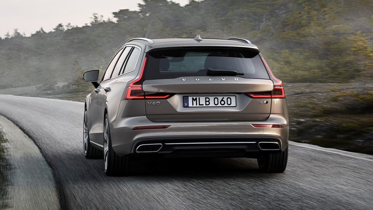 Al igual que sus compañeros de plataforma el menú de motorizaciones de la nueva Volvo V60 2019 está basado en la familia de motores 4 cilindros de 2.0 litros de Volvo. Estos motores vendrán con aspiración normal, turbo alimentados T5 y turboalimentado y supercargado T6. En Europa también se ofrecerá un par de trenes motrices diésel. Volvo no anunció la potencia de ninguno de estos motores pero no hay duda de que estarán en los rangos similares de la potencia que ofrecen en la 
<b><a href="https://www.univision.com/noticias/volvo/la-volvo-xc60-2018-convierte-a-la-casa-sueca-en-el-fabricante-de-autos-mas-interesante-del-mundo" target="_blank">XC60</a></b>.