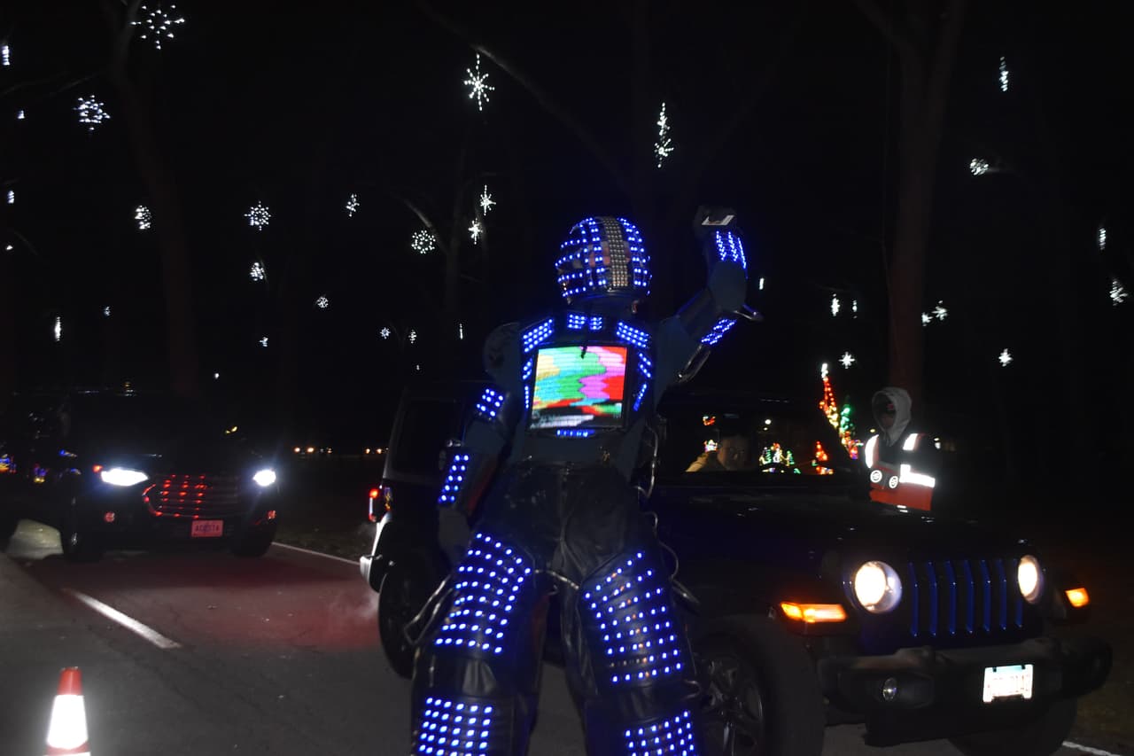 Aunque es gratis, al final del recorrido se aceptan donaciones para apoyar a organizaciones no gubernamentales que apoyan a jóvenes.