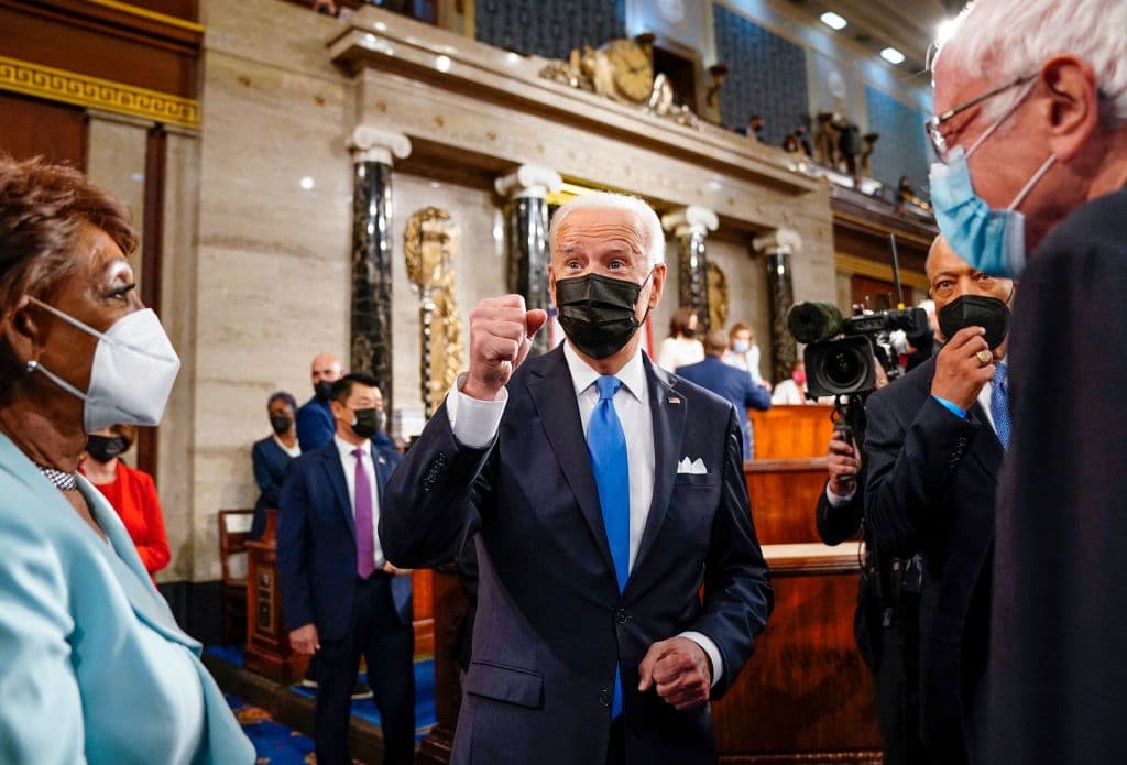 Con un discurso pausado pero combativamente populista, Biden intenta proyectar desde el Congreso el futuro postpandemia 