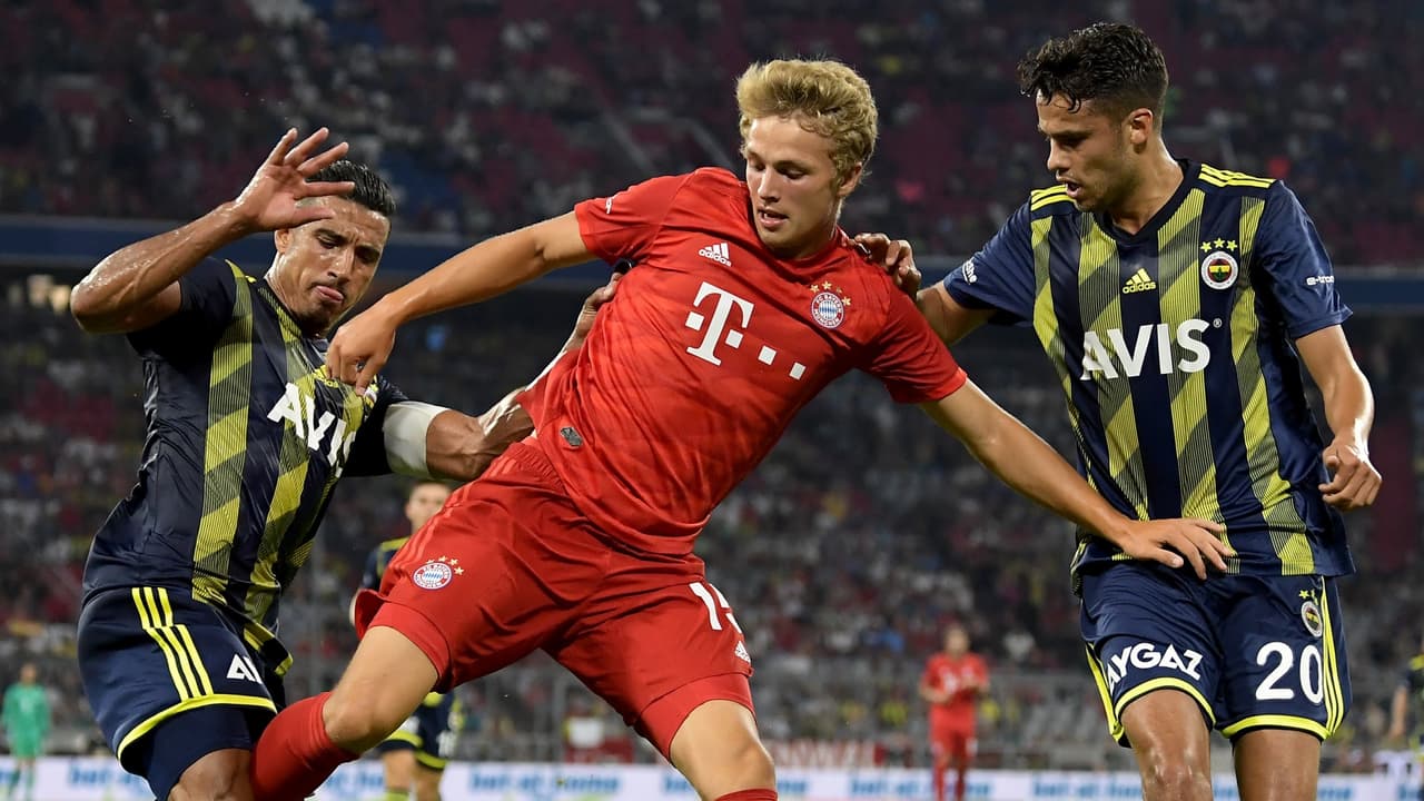 Diego Reyes reaparece con Fenerbahce en goleada ante Bayern Múnich