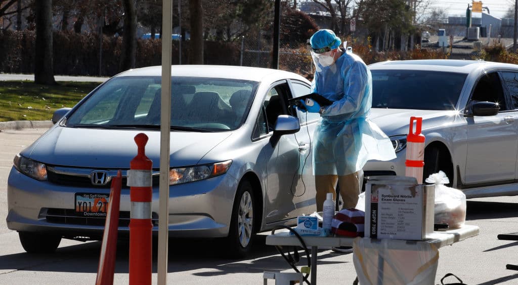 <b>Utah |</b> Dio un salto sobre el resto del estado, abriendo citas para los mayores de 
<b>16 años la semana pasada, lo que provocó una alta demanda de vacunas</b>. Los funcionarios públicos creen que están listos para la mayor cantidad de personas que buscan vacunarse.