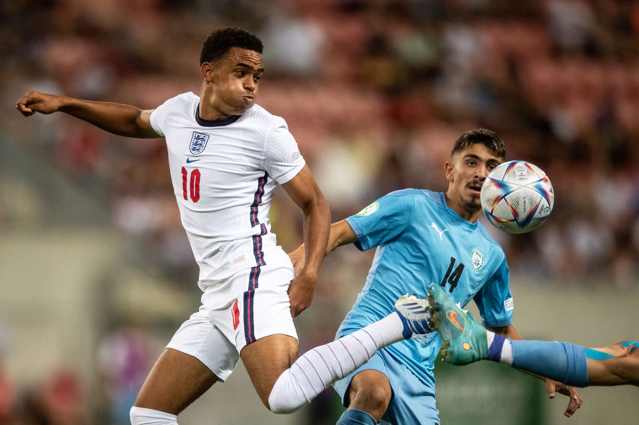 Inglaterra le remontó a Israel y lo derrotó 1-3 en tiempos extra con goles de Callum Doyle, Carney Chukwuemeka y Aaron Ramsey para coronarse en el Campeonato Europeo Sub-19.