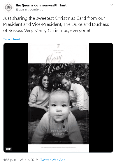 "Solo compartimos la tarjeta de Navidad más dulce de nuestro presidente y vicepresidente, el duque y la duquesa de Sussex. ¡Muy feliz Navidad a todos!", escribieron en
<b><a href="https://twitter.com/queenscomtrust/status/1209241848411303941" target="_blank">la cuenta de la organización</a></b>.