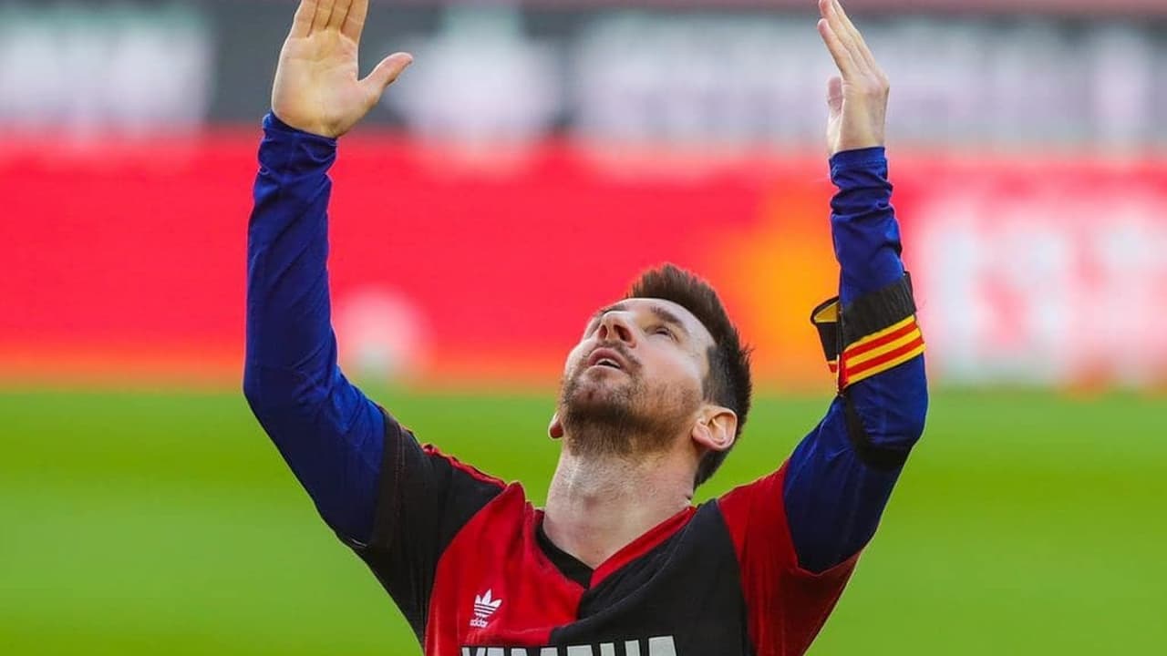 Lionel Messi dedica gol con el Barcelona a Diego Armando Maradona