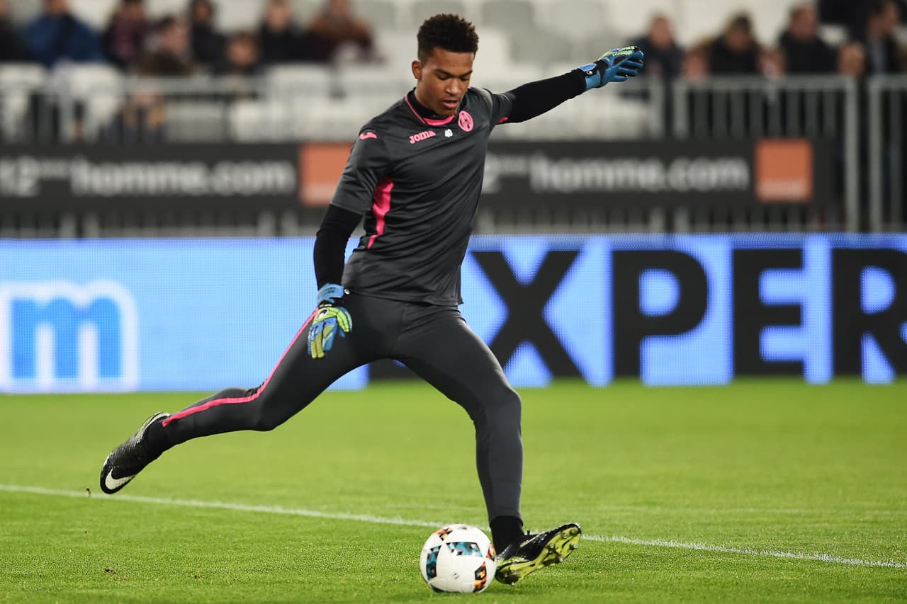 30. Alban Lafont (18 años) - Portero - Toulouse F.C.