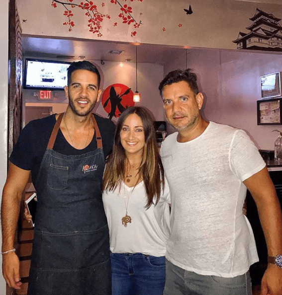 El chef Jesús compartió imágenes de la visita a su restaurante de dos grandes amigos: Karla Monroig y Victor Santiago.