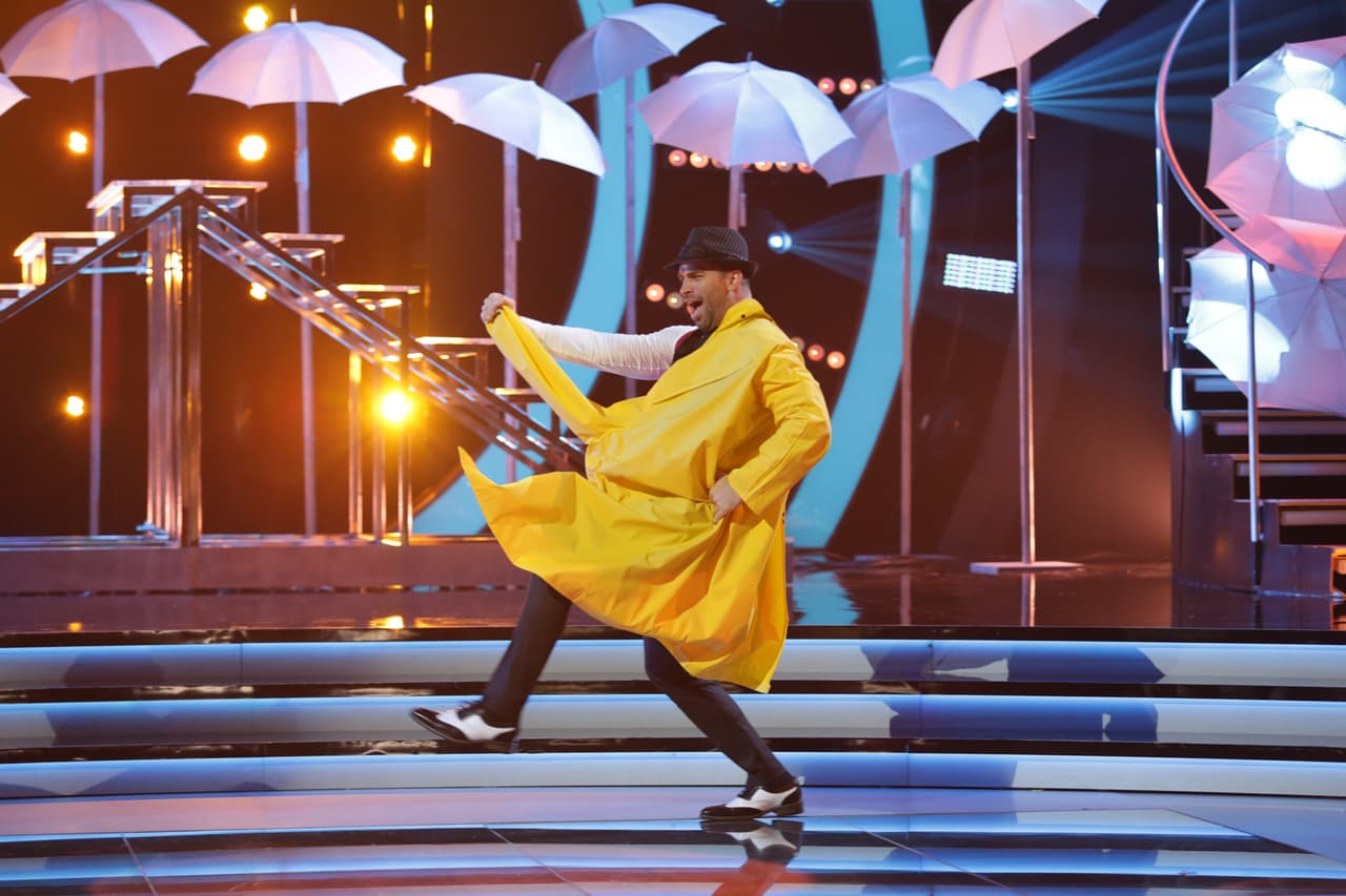 El actor Alejandro Nones fue el último participante en bailar la primera ronda, con un número al estilo Broadway con la canción 'Dancin' Fool'.