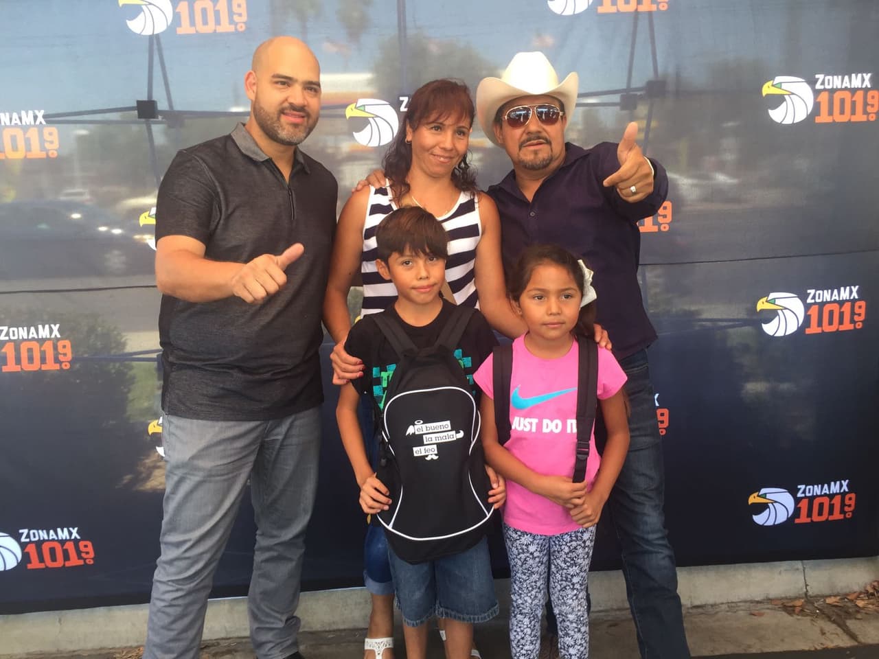 'El Bueno, La Mala y El Feo' no dejan de premiar a los niños en el regreso a clases.