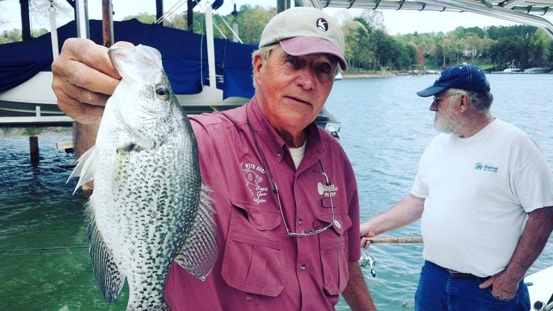 <b>Lake Norman</b>. Es el cuerpo de agua dulce artificial más grande del estado y, por lo tanto, ofrece numerosos lugares para la pesca de calidad. De hecho, a este lago acuden pescadores de todo el mundo para intentar hacer una pesca récord.
<br>
<br>
<b><a href="https://goo.gl/maps/Tym2TrVbKEwTV4P57">Cómo llegar</a></b>