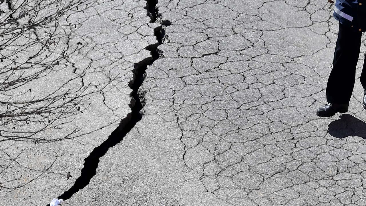 Los baches comienzan a aparecer y con ellos los daños en autos y propiedades. ¿Qué puedo hacer para reclamar daños ocasionados por un bache?