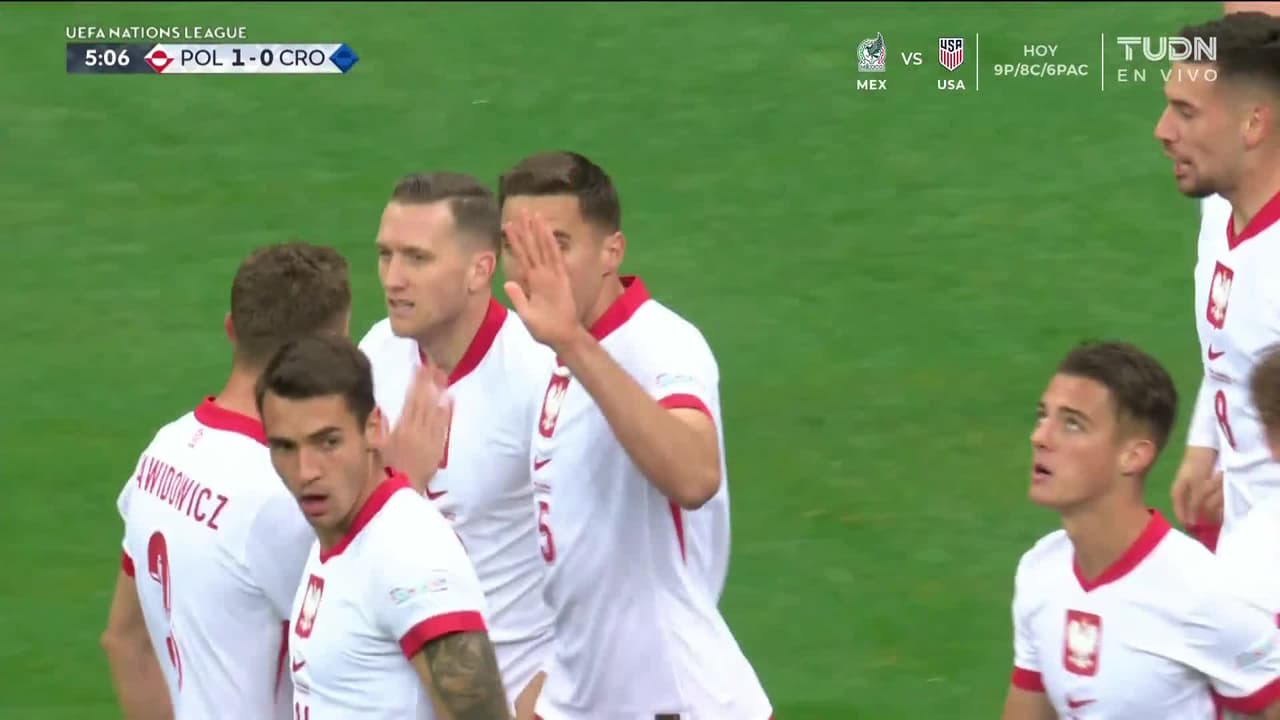 ¡Gol de Polonia! Zielinski abre el marcador con potente disparo