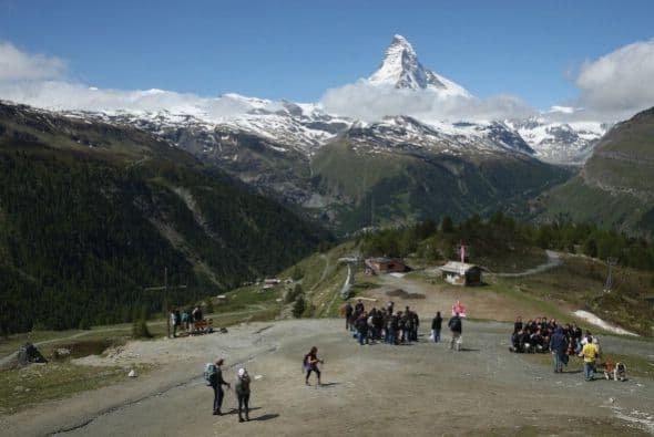 6. SUIZA. Su promedio salarial al año es de 50,000 dólares, y trabajan en promedio 35 horas a la semana.