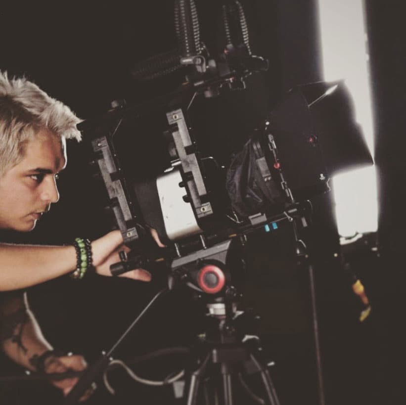 Aunque desapareció de los medios por un tiempo, Fabián siguió en el mundo del entretenimiento como actor, director y productor en su tierra natal.