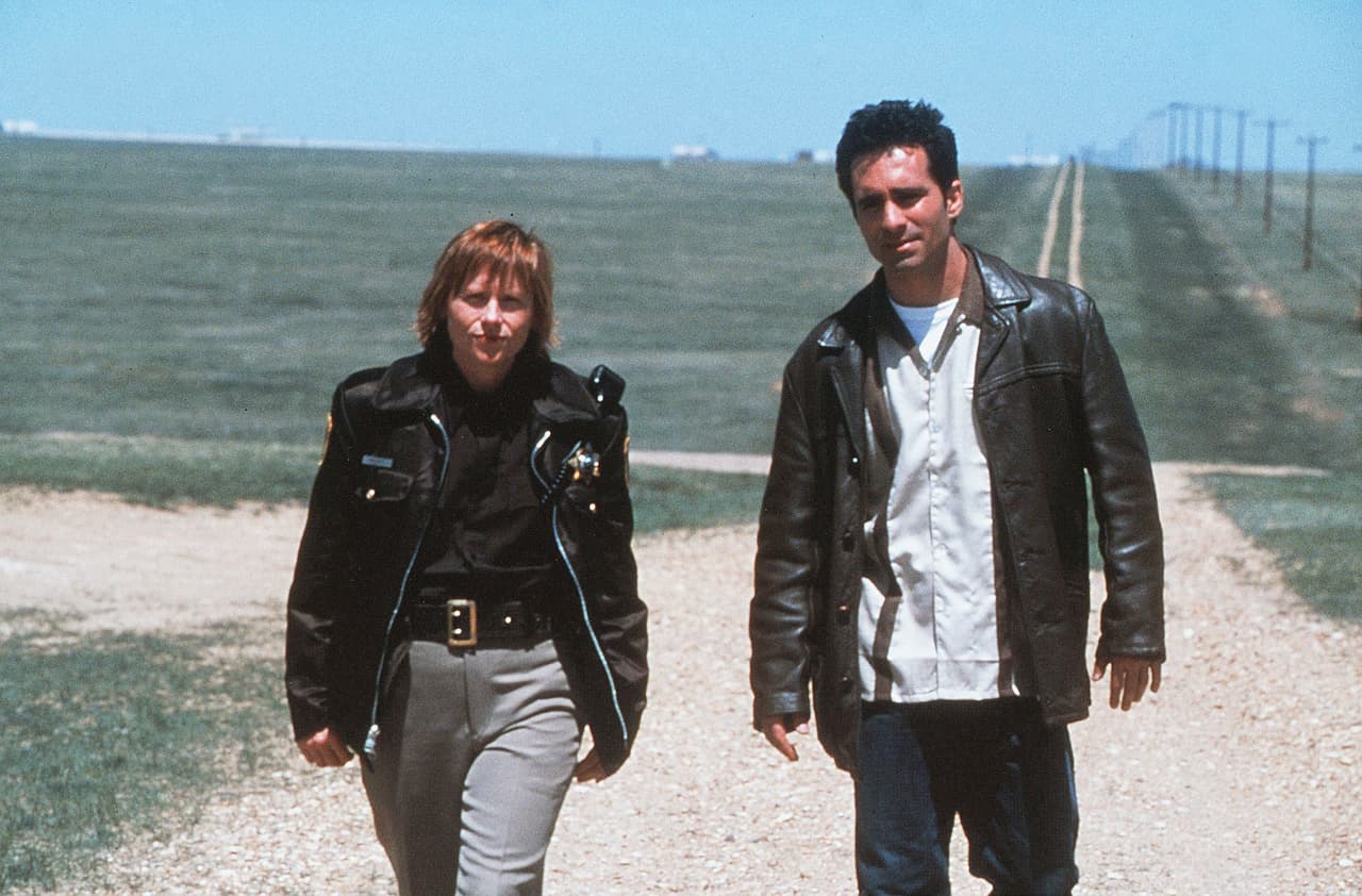 Shepard tenía 21 años cuando fue víctima de un crimen de odio por ser gay y tras la popularización de su historia la ‘ABC’ (2004) publicó información inédita del joven que dio pistas de los estragos de la homofobia en su vida.