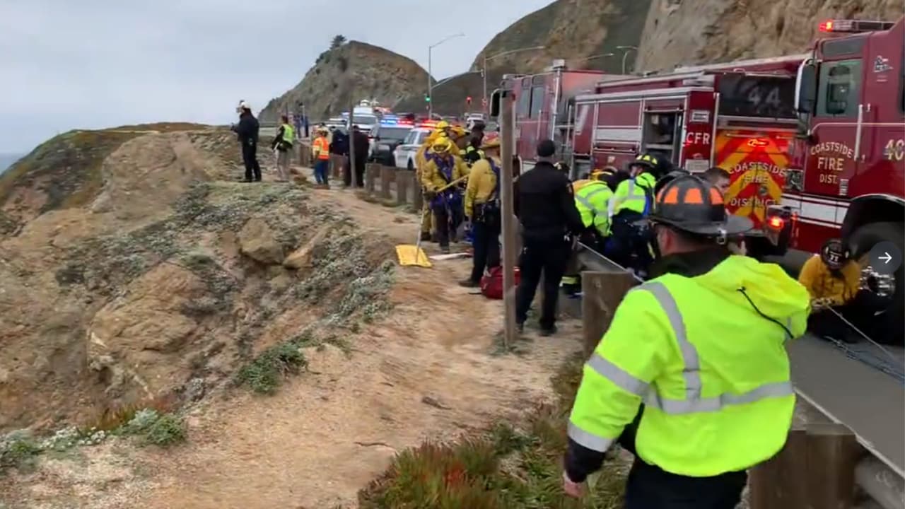 Personal de Calfire dijo que era un milagro que los ocupantes del Tesla hubieran sobrevivido al accidente.
<br>
